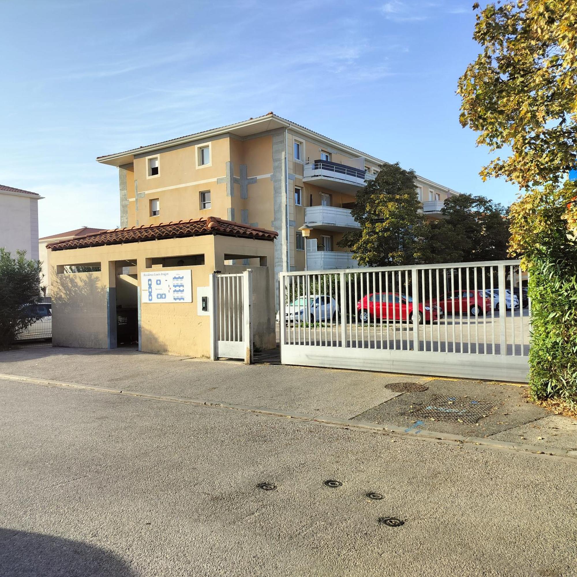 Appart T2 Dans Residence Calme Parking Prive Gratuit Мирамас Екстериор снимка
